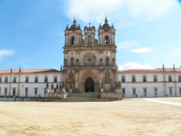Main entrance to Alcoba�a monastary