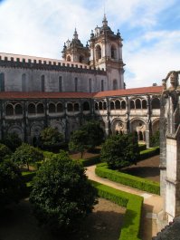 Courtyard garden in Alcobaca monastary Courtyard garden in Alcobaça monastary