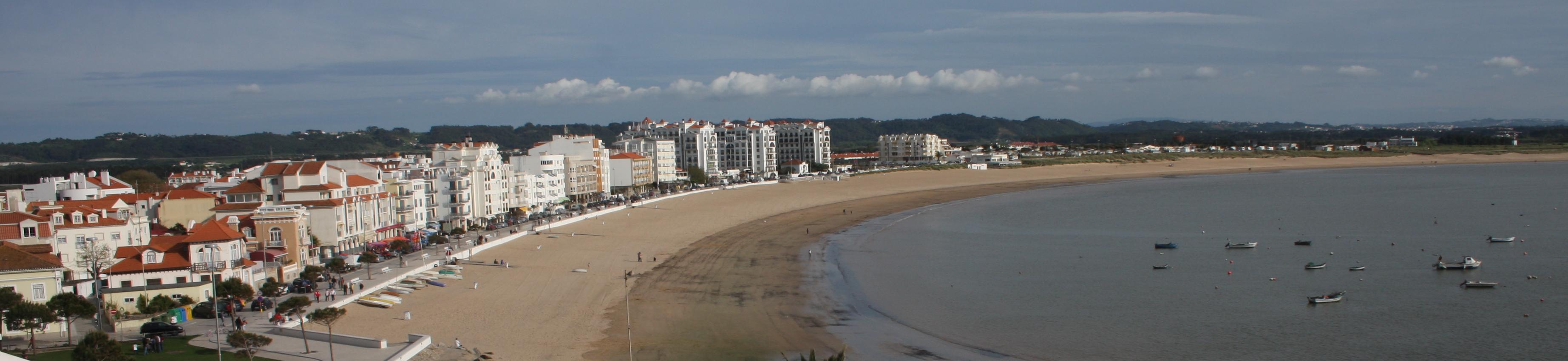 The bay of S�o Martinho do Porto taken from near Varandas de Santo Antonio
